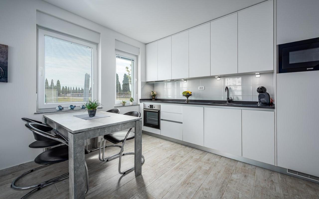 Sofia House With Apartment Umag Exterior photo